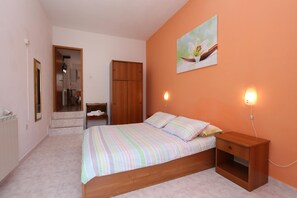 Iron/ironing board, free WiFi, bed sheets - Apartments Denise (Rovinj)