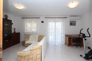 Apartment, 2 Schlafzimmer, Nichtraucher, Balkon | Wohnbereich