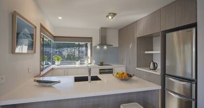 Clairmont Heights - Nelson Holiday Home