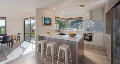 Clairmont Heights - Nelson Holiday Home