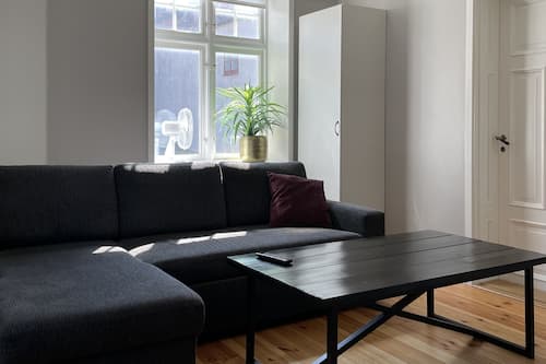 Standard-Apartment | Wohnzimmer | 20-Zoll-LCD-Fernseher mit Kabelempfang, Fernseher