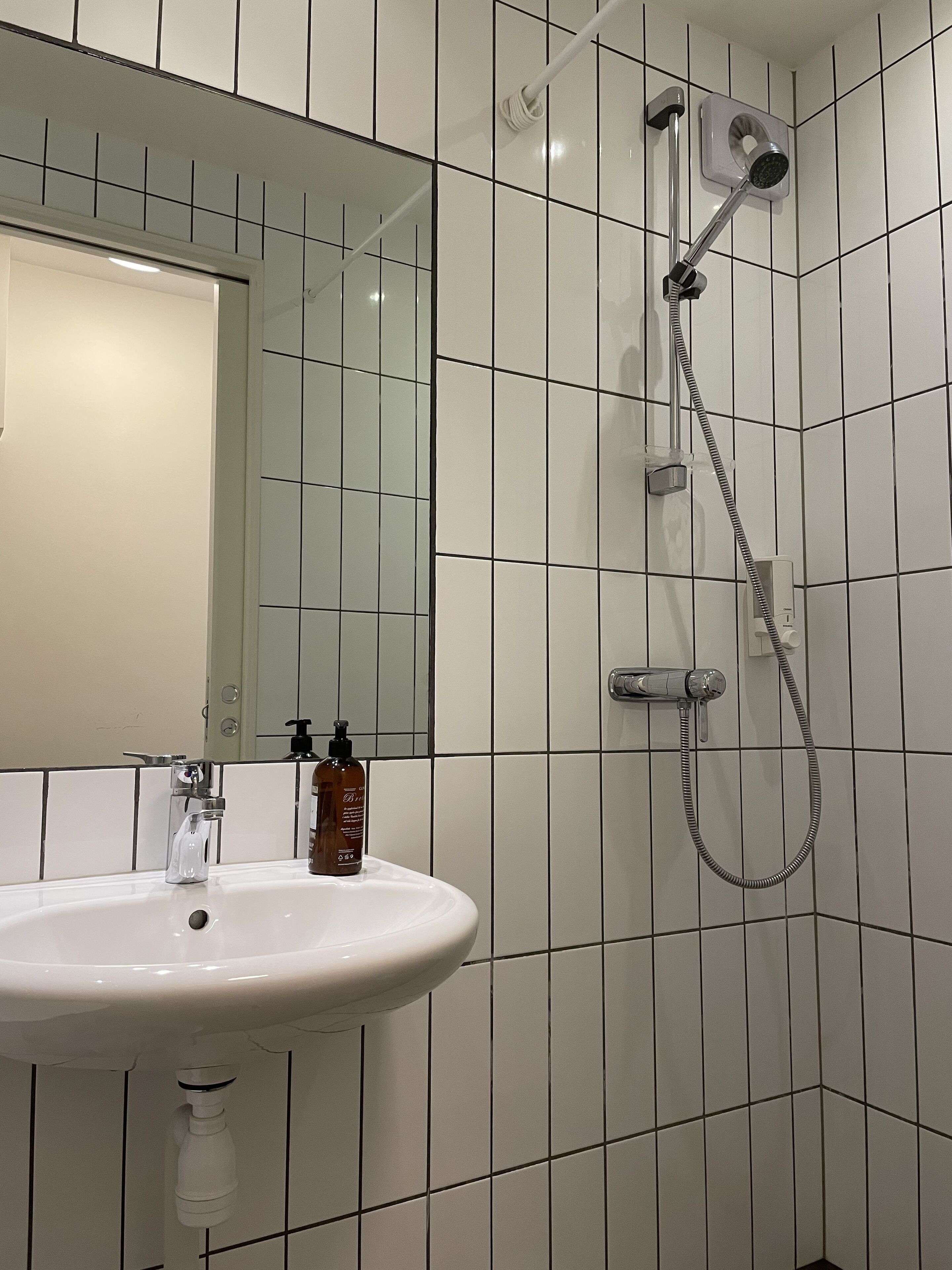 Economy enkelrum | Badrum | Gratis toalettartiklar, hårtork och handdukar