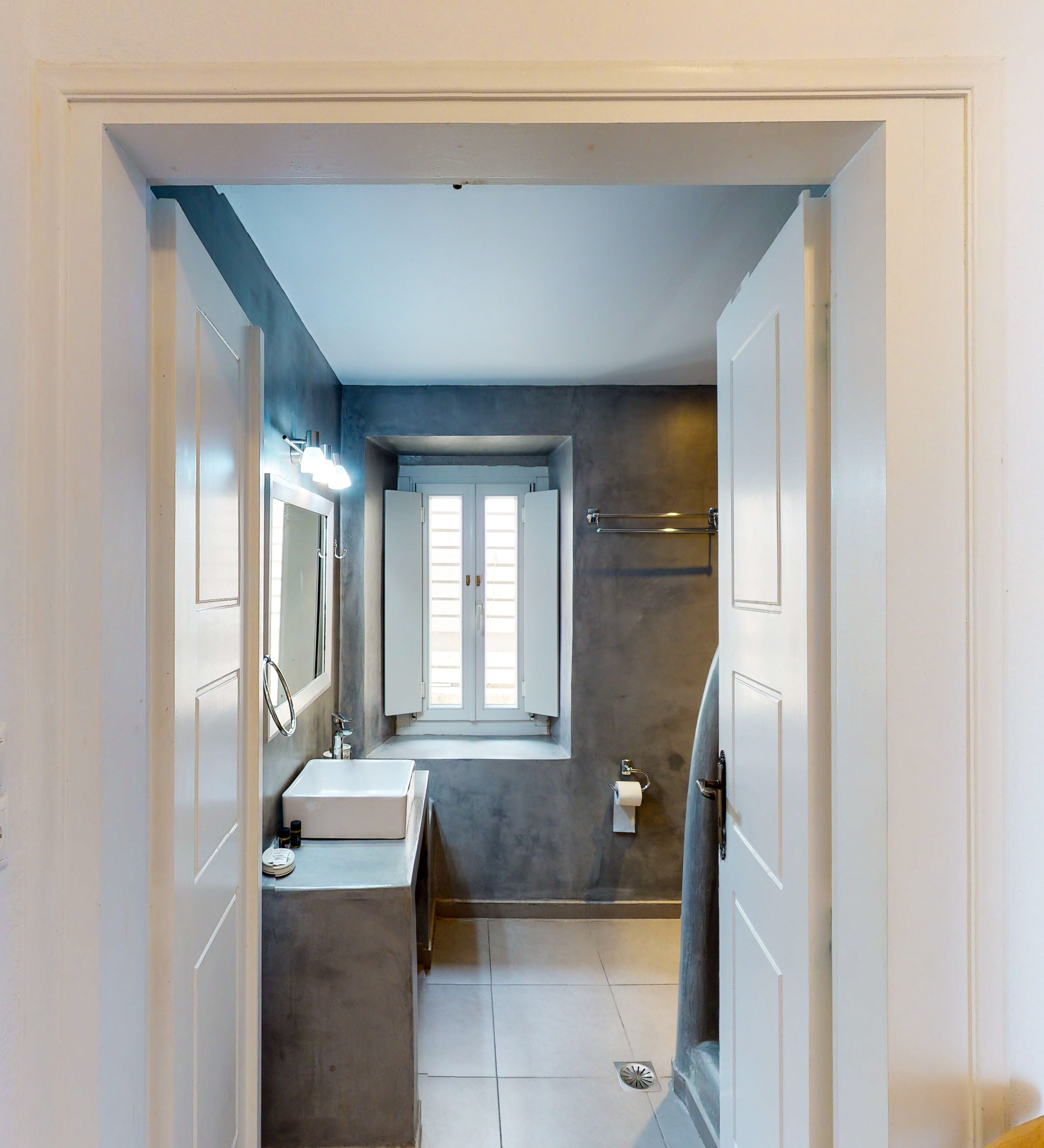 basic double room | bathroom | bathtub, free toiletries, hair dryer, towels