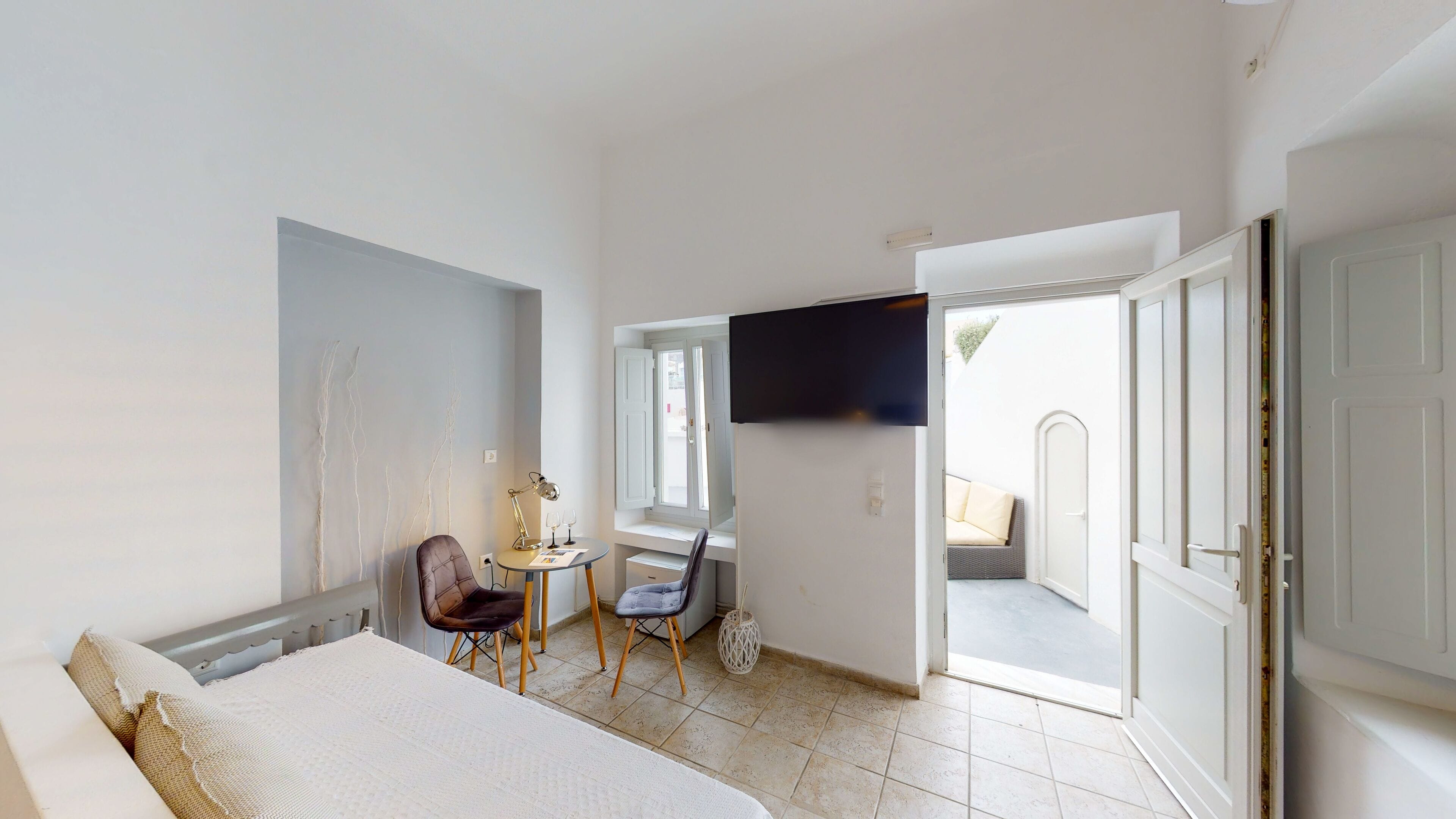 deluxe room | living area | smart tv