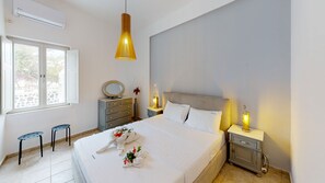 One Bedroom Suite Courtyard View | 特色装修、特色家居、笔记本电脑工作区、隔音