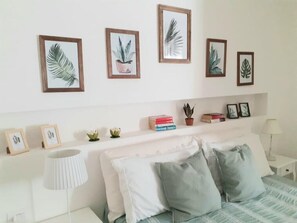 1 camera, ferro/asse da stiro