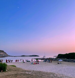 Plage, chaises longues