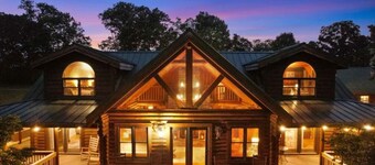 Stunning Log Cabin Getaway North of Nashville