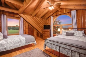 4 bedrooms, desk, iron/ironing board, free WiFi