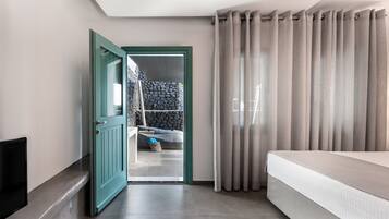 Cozy Room with Outdoor Heated Hot Tub | Hypo-allergenic bedding, in-room safe, individually decorated, desk