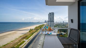 Premier King Room Balcony With Ocean View | ๋ฐ์ฝ๋