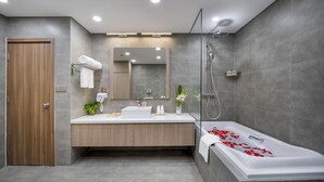 Suite (Nguyen Gia) | Bilik Mandi