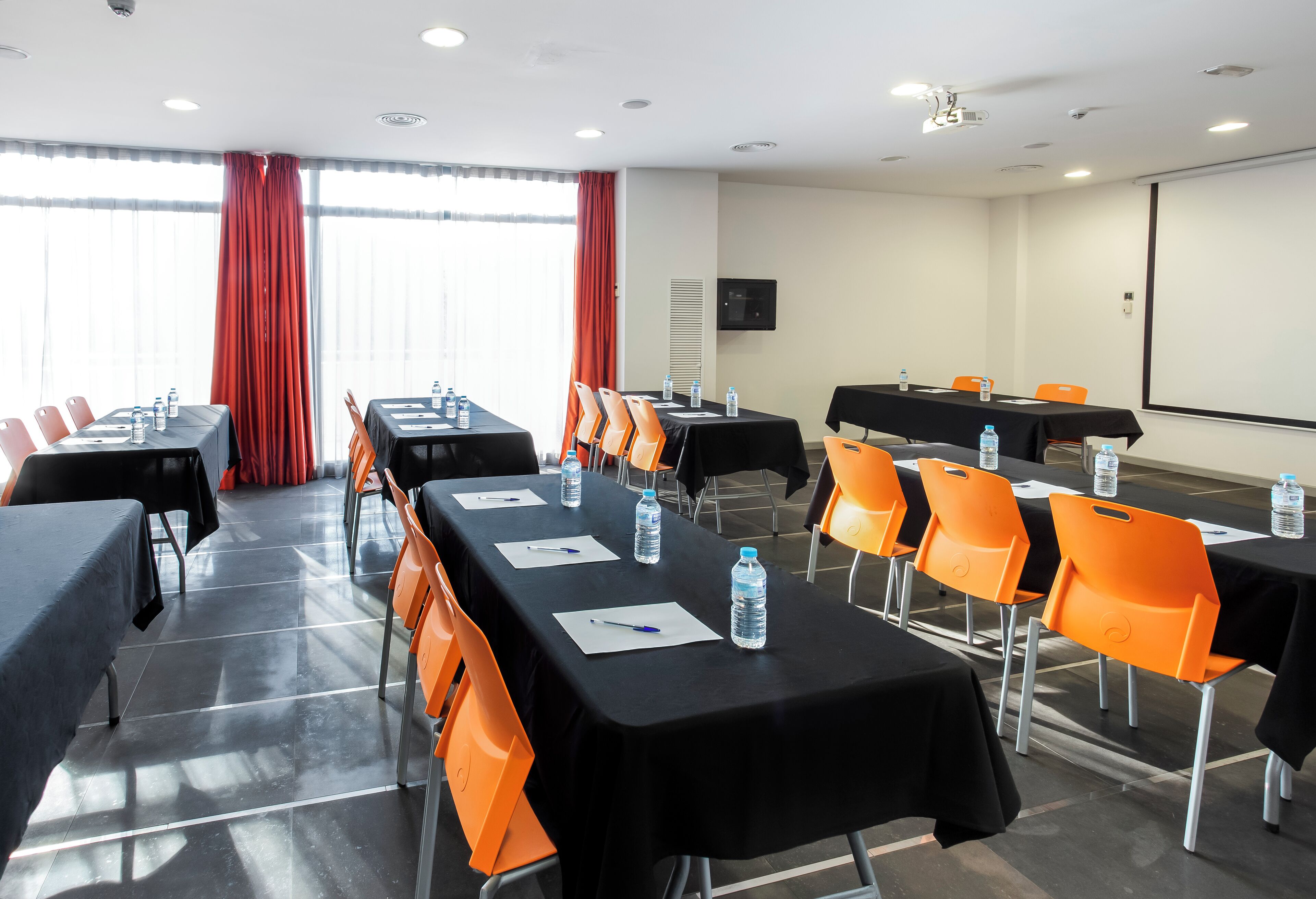 Photo - B&B HOTEL Barcelona Rubí