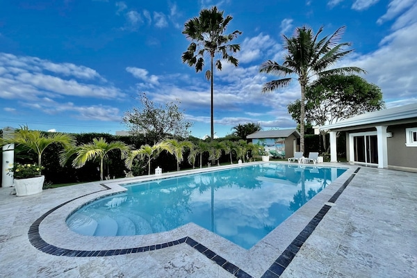 Welcome to✨CASA COCO-SALY✨Superior 3 Master @ Casa Linda