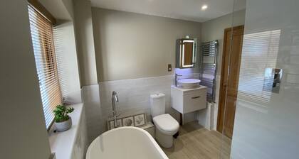 Two bedroom cottage in the heart of Rye with private parking.