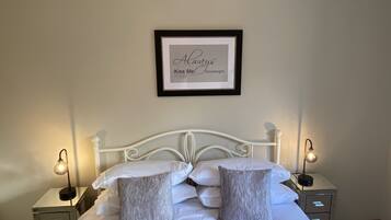 2 bedrooms, iron/ironing board, travel cot, free WiFi