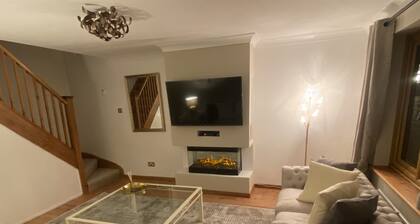 Two bedroom cottage in the heart of Rye with private parking.