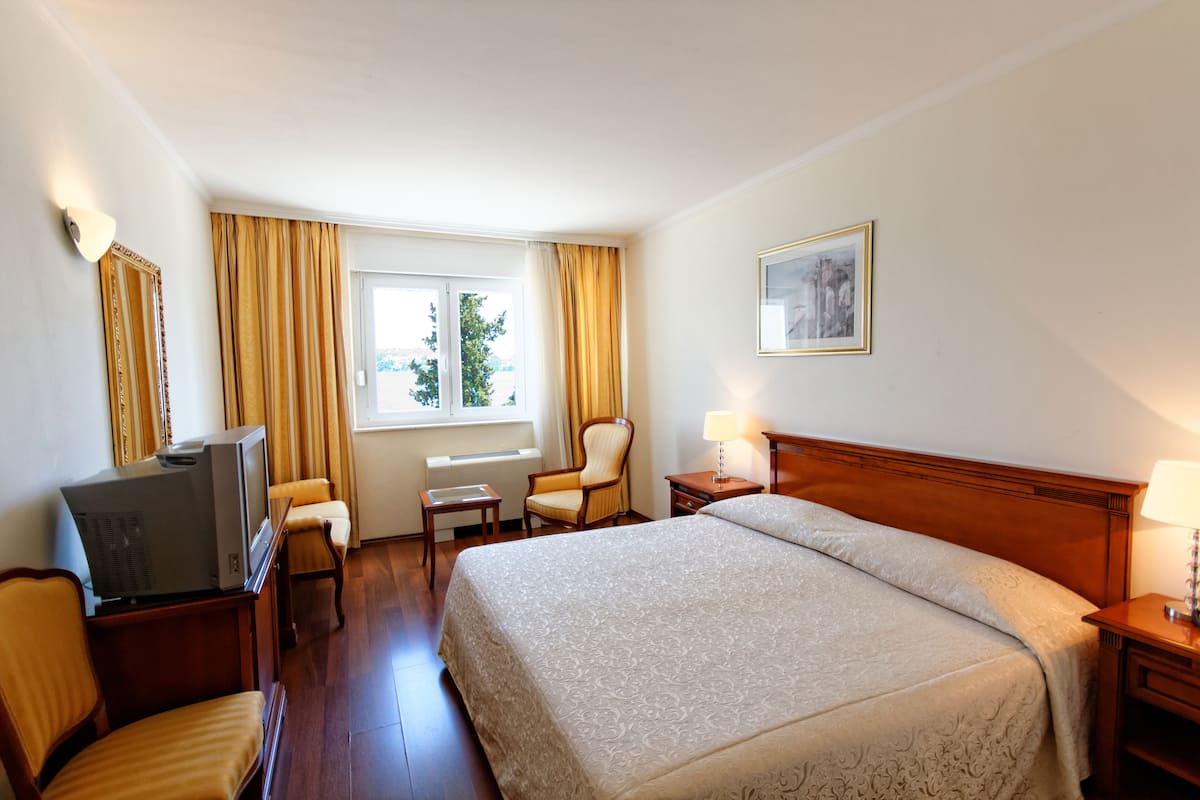Economy Double or Twin Room, Sea View | In-room safe, desk, free WiFi, bed sheets