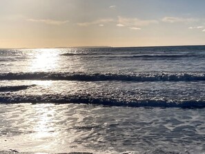 Apartment | Beach - Stunning Renovated & Spacious 2 BR - 100m to Beach (Haverfordwest)