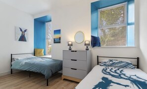 Apartment | 2 bedrooms, iron/ironing board, free WiFi, bed sheets - Stunning Renovated & Spacious 2 BR - 100m to Beach (Haverfordwest)