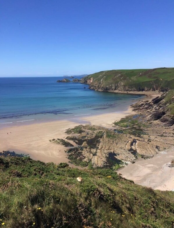 Apartment | Beach - Stunning Renovated & Spacious 2 BR - 100m to Beach (Haverfordwest)