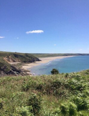 Apartment | Beach - Stunning Renovated & Spacious 2 BR - 100m to Beach (Haverfordwest)