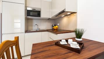 Apartment, 1 Bedroom, Non Smoking, Balcony | Private kitchen | Fridge, stovetop, coffee/tea maker, electric kettle