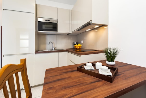 Apartment, 1 Bedroom, Non Smoking, Balcony | Private kitchen | Fridge, stovetop, coffee/tea maker, electric kettle