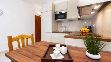 Apartment, 1 Bedroom, Non Smoking, Balcony | Private kitchen | Fridge, stovetop, coffee/tea maker, electric kettle