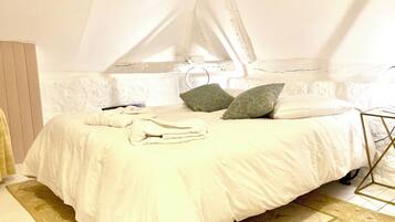 5 bedrooms, in-room safe, iron/ironing board, travel crib