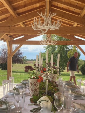 Outdoor banquet area - charming cottage at the gates of Issigeac (Montaut D'issigeac)
