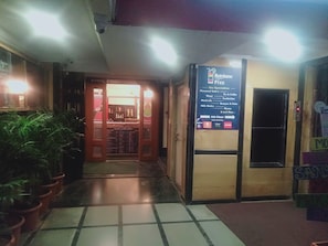 Interior entrance - Choice Service Apartment (Pune)