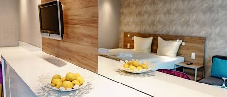 1 habitación, escritorio, internet y ropa de cama