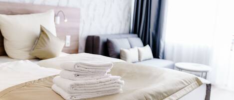 1 bedroom, desk, Internet, bed sheets