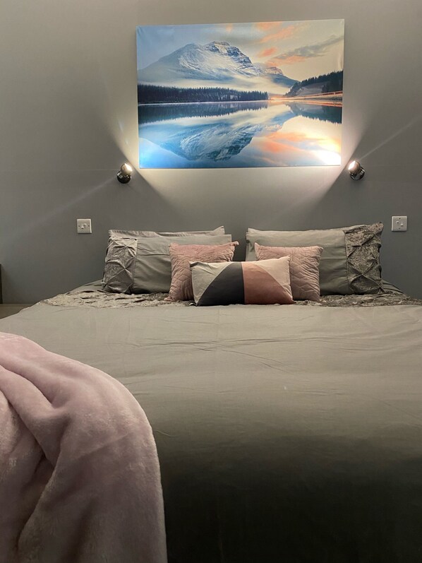 2 chambres, fer et planche à repasser, lit parapluie, Wi-Fi gratuit