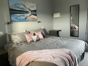 2 bedrooms, iron/ironing board, travel crib, free WiFi - Cumberland stable lodge  (Workington)