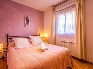 3 habitaciones, tabla de planchar con plancha y internet