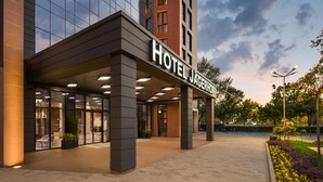 A hotel entrance with a modern design, large glass windows, and a sign reading "HOTEL JAGERHOFF". - Hotel Jägerhof (Plovdiv)
