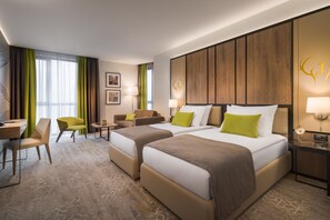 Habitación Premium con 2 camas individuales | Camas con efecto memoria, minibar y caja de seguridad en la habitación 