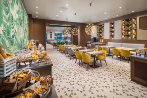 Desayuno buffet todos los días (con cargo)