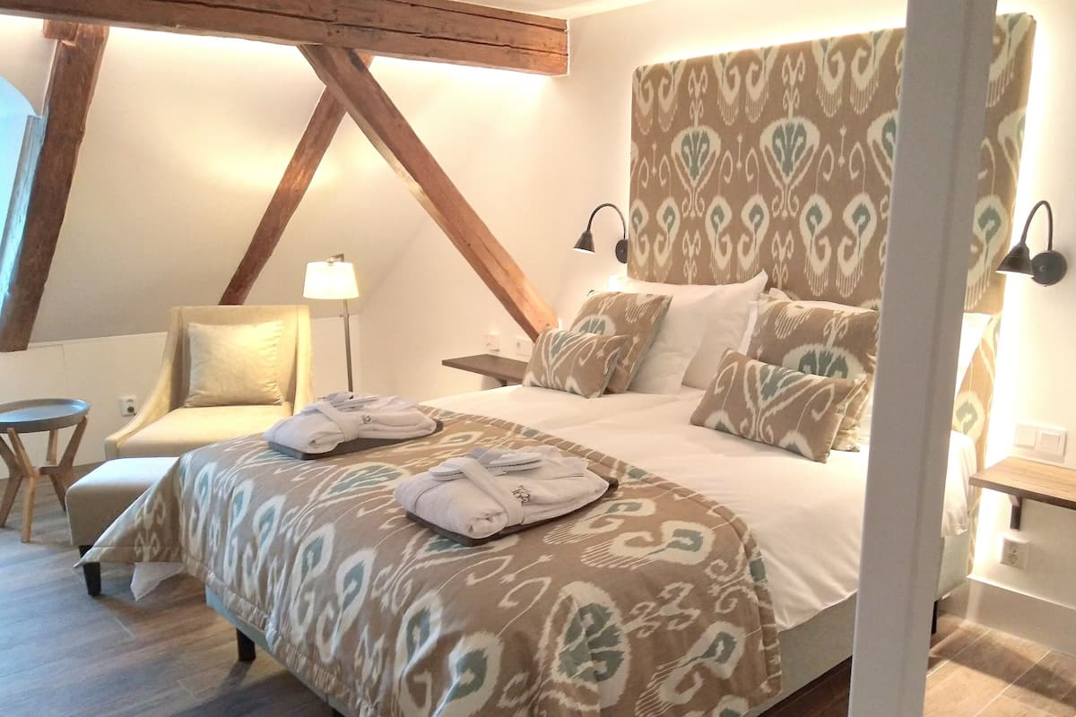 Double Room (Large)- Incl. Spa Access