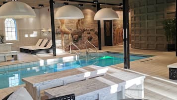 Behandelingskamers voor koppels, een sauna, een bubbelbad, een stoombad