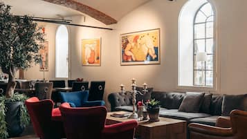 2 restaurants, serveren ontbijt