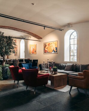 2 restaurantes, é servido café da manhã