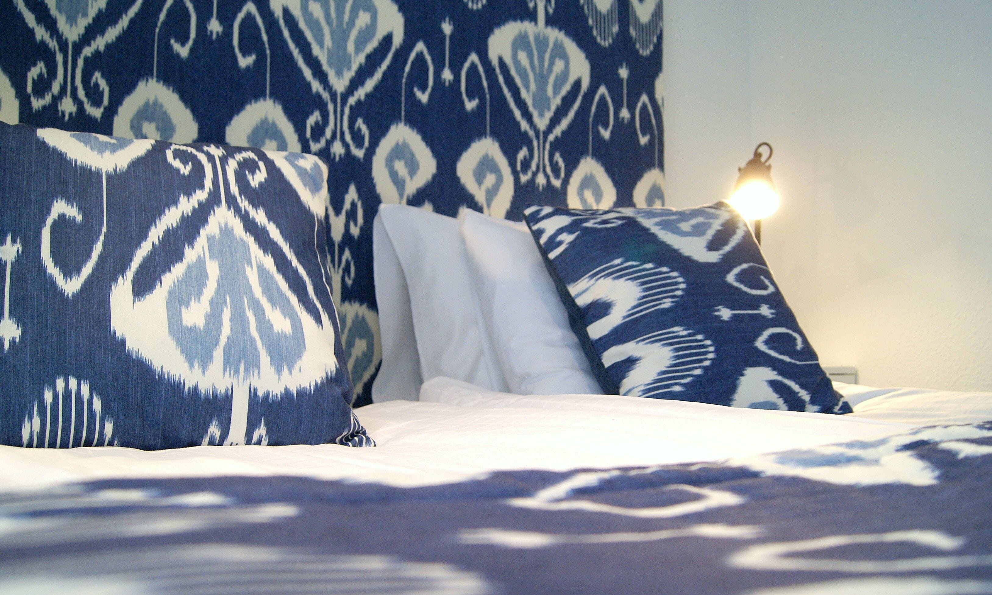 Ropa de cama de alta calidad, minibar y decoración personalizada 