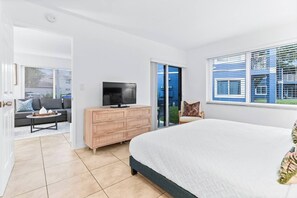 2 chambres, fer et planche à repasser, lit de bébé portatif