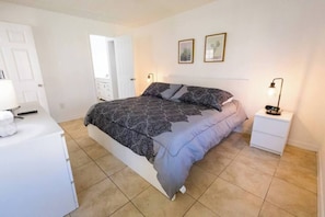 2 habitaciones, tabla de planchar con plancha y cuna de viaje