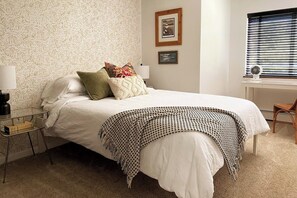 3 bedrooms, desk, iron/ironing board, travel crib - The Windfall, a Luxury Alaskan Vacation Home (Juneau)