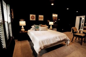 3 bedrooms, desk, iron/ironing board, travel cot - The Windfall, a Luxury Alaskan Vacation Home (Juneau)
