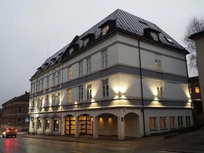 Vista frontal de la propiedad